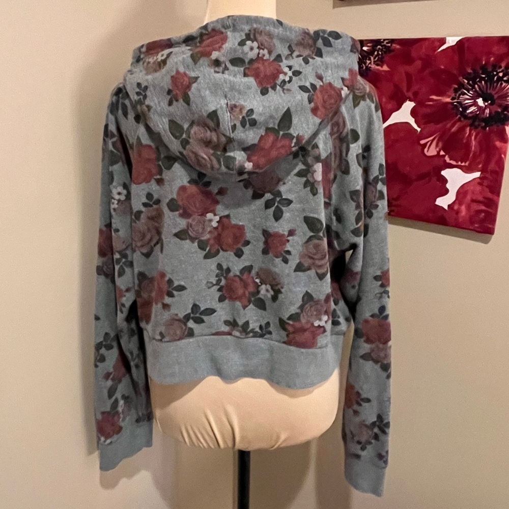 Torrid Grey & Floral Zip Front Cropped Hoodie, size 2X - Picture 3 of 9